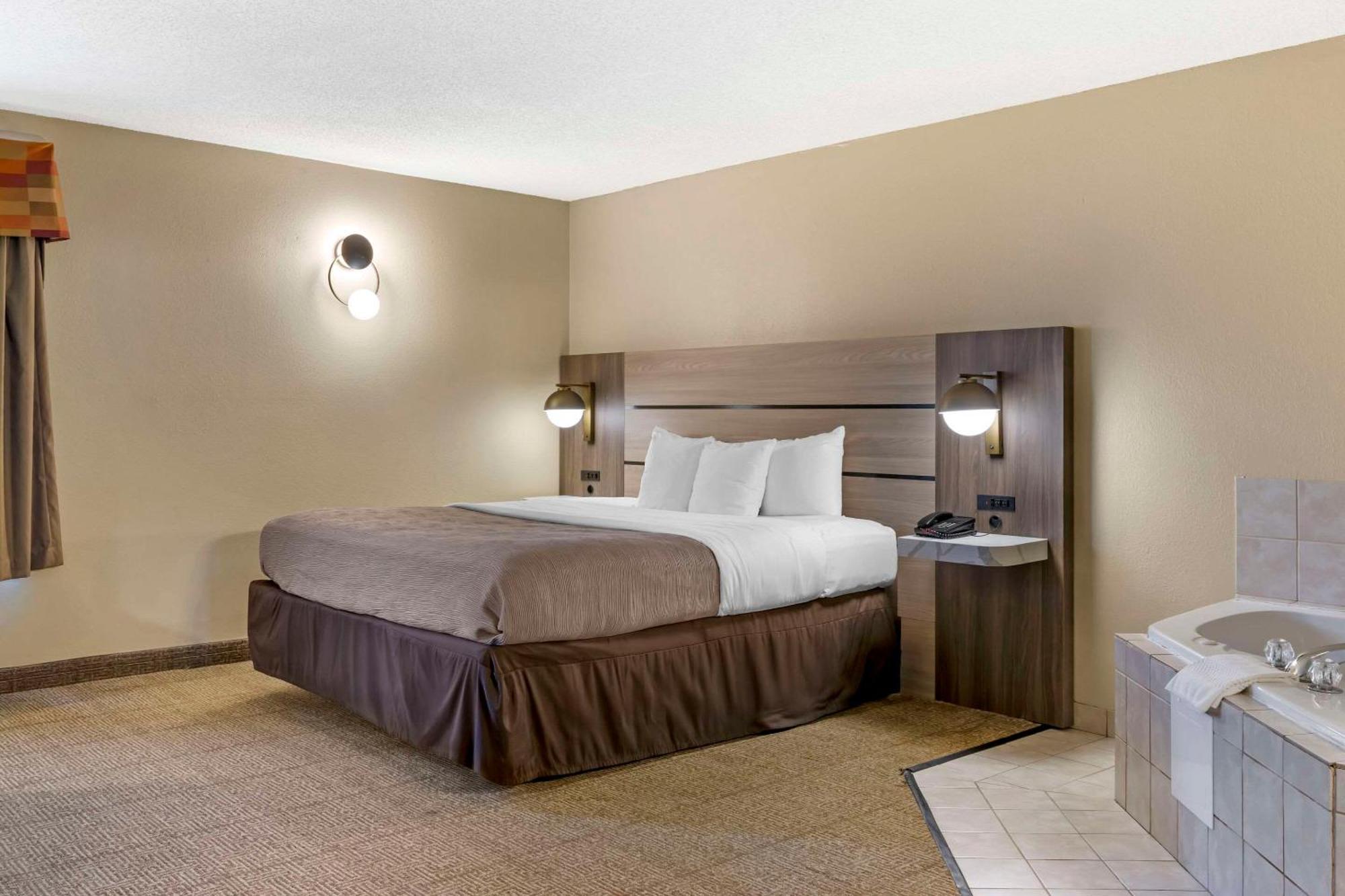 Quality Inn Raleigh Downtown מראה חיצוני תמונה